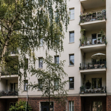 Sample property Lindenstraße 12: apartment building with balconies